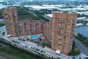 1020 Harmon Cove Tower 1020, Secaucus, NJ 07094 - Photo 2