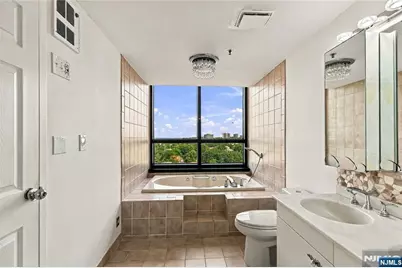 800 Palisade Avenue 1205 #1205, Fort Lee, NJ 07024 - Photo 18