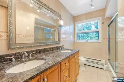 124 Pascack Road, Washington Township, NJ 07676 - Photo 22