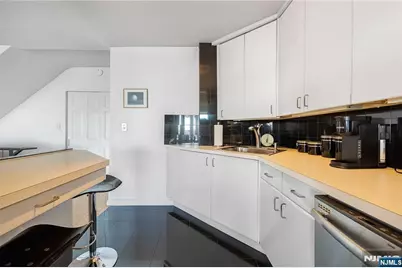 3 Horizon Road 1023 #1023, Fort Lee, NJ 07023 - Photo 10