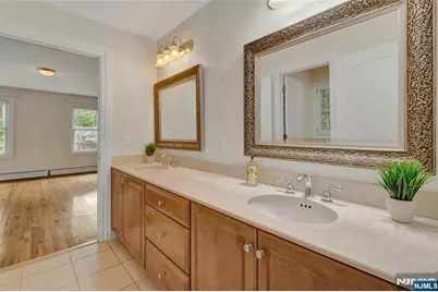 501 Clinton Avenue, Wyckoff Township, NJ 07481 - Photo 20
