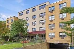 300 Lookout Ave D2, Hackensack, NJ 07601 - Photo 1