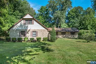 492 Blue Hill Terrace, Franklin Lakes, NJ 07417 - Photo 1