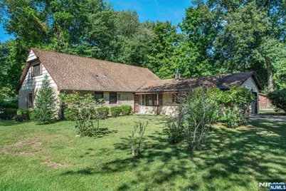 492 Blue Hill Terrace, Franklin Lakes, NJ 07417 - Photo 2