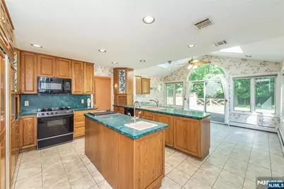 492 Blue Hill Terrace, Franklin Lakes, NJ 07417 - Photo 4