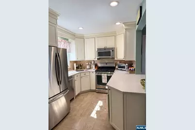 72 Cottage Street, Midland Park, NJ 07432 - Photo 2