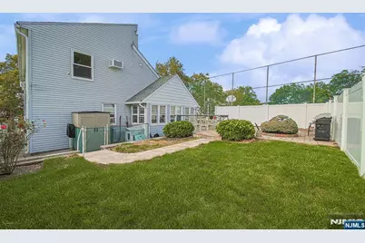 602 Studio Road, Ridgefield, NJ 07657 - Photo 6