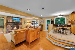 11 Dogwood Ct, Mahwah, NJ 07430 - Photo 2