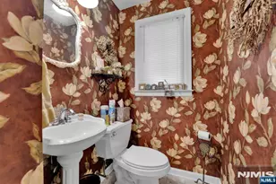 11 Dogwood Ct, Mahwah, NJ 07430 - Photo 10
