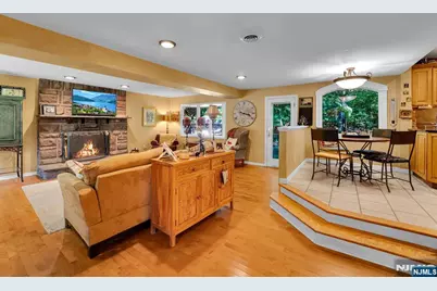 11 Dogwood Court, Mahwah, NJ 07430 - Photo 2