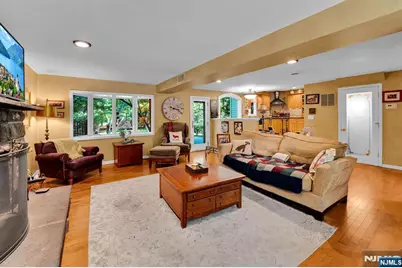 11 Dogwood Court, Mahwah, NJ 07430 - Photo 4