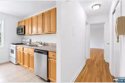 2320 Linwood Avenue 3F #3F, Fort Lee, NJ 07024 - Photo 6