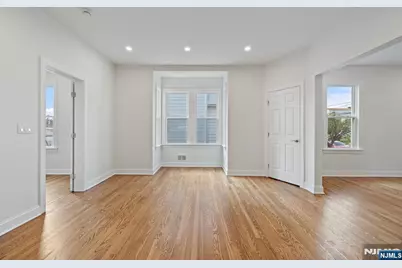 172 Boiling Springs Avenue, East Rutherford, NJ 07073 - Photo 8