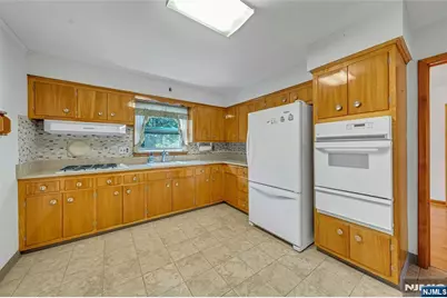 9 Carlen Court, Fairview, NJ 07022 - Photo 8