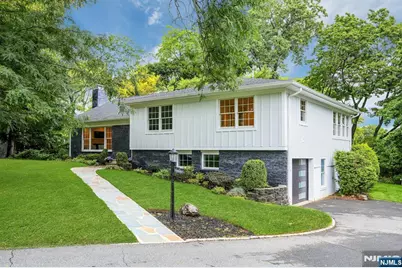 9 Crestview Court, Montclair, NJ 07042 - Photo 2