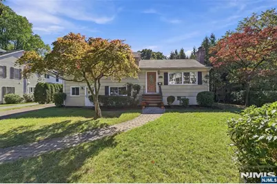 618 Shelton Road, Ridgewood, NJ 07450 - Photo 2