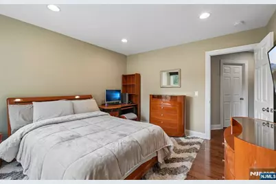 1062 Evergreen Court, New Milford, NJ 07646 - Photo 22