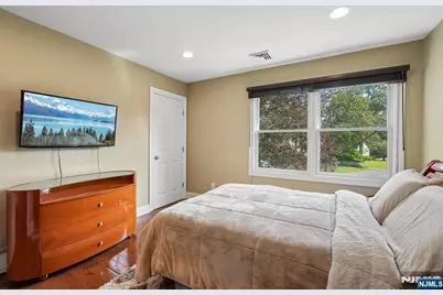 1062 Evergreen Court, New Milford, NJ 07646 - Photo 24