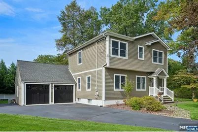 1062 Evergreen Court, New Milford, NJ 07646 - Photo 4