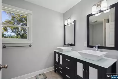 1062 Evergreen Court, New Milford, NJ 07646 - Photo 32