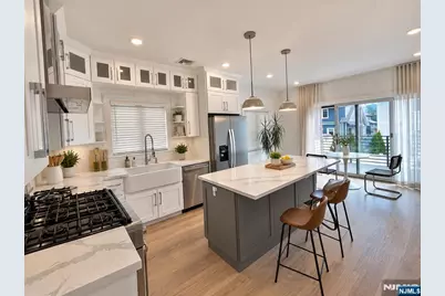 211 Slocum Way A #A, Fort Lee, NJ 07024 - Photo 8