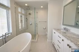 211 Slocum Way A, Fort Lee, NJ 07024 - Photo 24