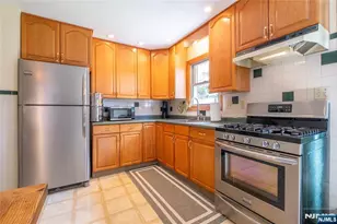 34 Cottage Pl, Garfield, NJ 07026 - Photo 6