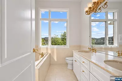105 Hudson Cove, Edgewater, NJ 07020 - Photo 26