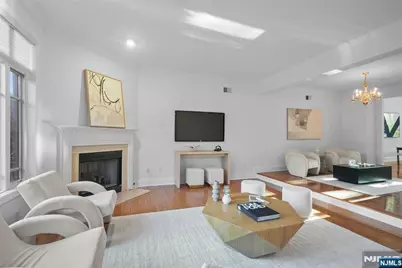 105 Hudson Cove, Edgewater, NJ 07020 - Photo 16