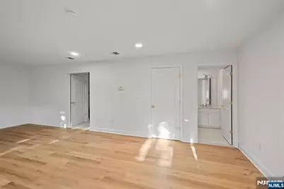 105 Hudson Cove, Edgewater, NJ 07020 - Photo 32