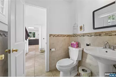 253 Clinton Avenue, Tenafly, NJ 07670 - Photo 16