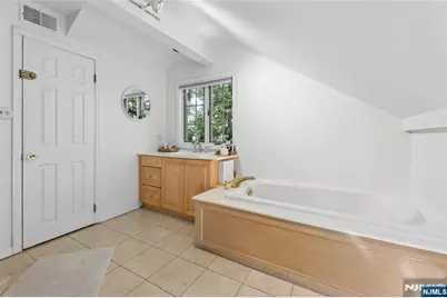 253 Clinton Avenue, Tenafly, NJ 07670 - Photo 20