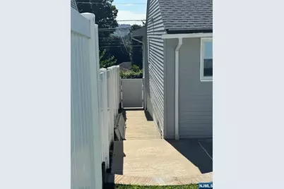 13 Minnisink Road, Totowa, NJ 07512 - Photo 12