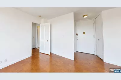 2077 Center Avenue 22H #22H, Fort Lee, NJ 07024 - Photo 6