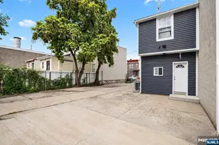 37 Emmet St, Newark, NJ 07114 - Photo 24