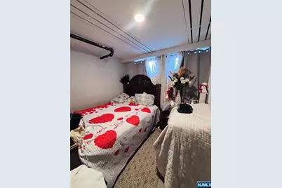 215 Totowa Avenue, Paterson, NJ 07522 - Photo 22