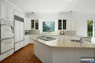 526 Knollwood Rd, Ridgewood, NJ 07450 - Photo 10