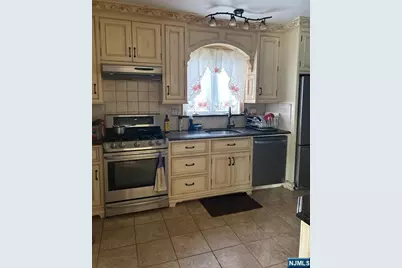 521 Olympia Avenue, Cliffside Park, NJ 07010 - Photo 4