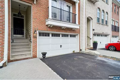 21 Creekside Court, Secaucus, NJ 07094 - Photo 2