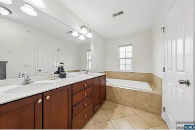 21 Creekside Court, Secaucus, NJ 07094 - Photo 20