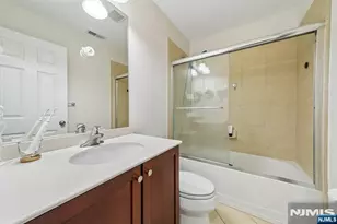 21 Creekside Ct, Secaucus, NJ 07094 - Photo 22