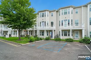 21 Creekside Ct, Secaucus, NJ 07094 - Photo 32