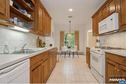 305 Huntington Court, Wyckoff Township, NJ 07481 - Photo 6