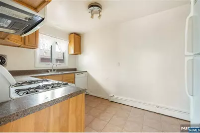 261 10th Street, Palisades Park, NJ 07650 - Photo 30