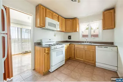 261 10th Street, Palisades Park, NJ 07650 - Photo 28