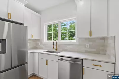 8 Sparrowbush Road, Mahwah, NJ 07430 - Photo 16