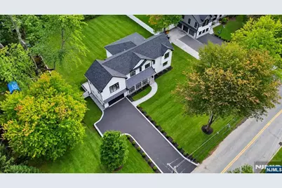 8 Sparrowbush Road, Mahwah, NJ 07430 - Photo 2