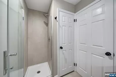 400 Crown Court 581 #581, Edgewater, NJ 07020 - Photo 16