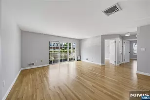 400 Crown Ct 581, Edgewater, NJ 07020 - Photo 10