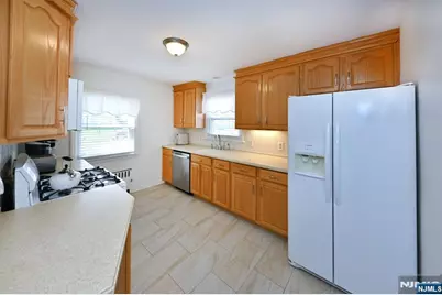 137 E Magnolia Avenue, Maywood, NJ 07607 - Photo 6